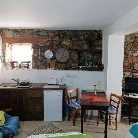 Isminis Petroktisto Holidays Stonehouse