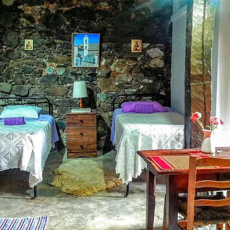 Isminis Petroktisto Holidays Stonehouse