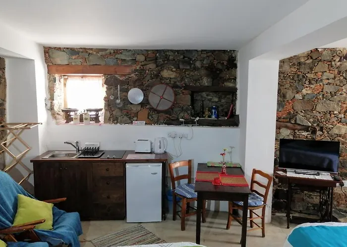 Isminis Petroktisto Holidays Stonehouse